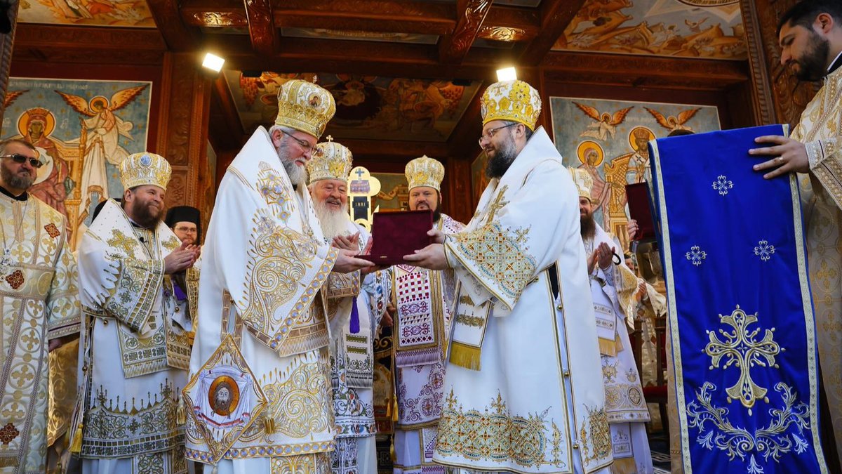 AgentiaBasilica's tweet photo. Patriarhul Daniel îl felicită pe Episcopul Iustin, la 30 de ani de arhierie: Un ierarh dinamic şi misionar

https://t.co/NToy0i3vaA https://t.co/hRw3FMwYiZ