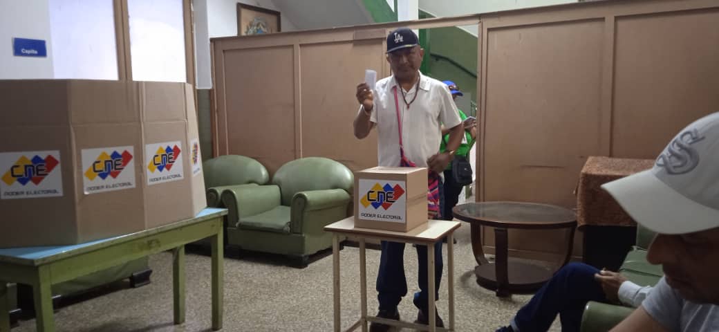 inidi_ve's tweet photo. #21Abril #PoderPopularEnVanguardia En #INIDI por el Bien Común en la democracia participativa y protagónica. Como Pueblo, tenemos el Poder y votamos en la Gran Consulta Popular Nacional @NicolasMaduro @_LaAvanzadora @JorgePocaterraA @MPPEDUCACION @MINPIOFICIAL @RNV_Indigena https://t.co/MeJeEeSnub