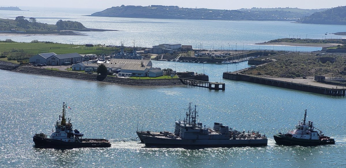 Sad to see L.E. ORLA & CIARA pass the Naval Base on their final journey. Great ships, fitted with excellent capabilites for their size & manned by outstanding service personnel. Now, we must look forward to the future & the regeneration of the Navy to meet LOA2. #LOA2 #navy