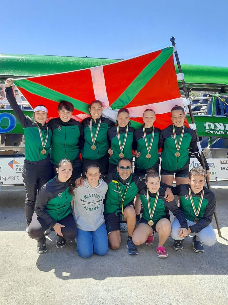 Campeonato Euskadi de bateles.

Cadete femenino 🥇 TXAPELDUNAK!!!
Absoluto femenino 🥉

AUPA KAIKU ARRAUN ESKOLA!!!