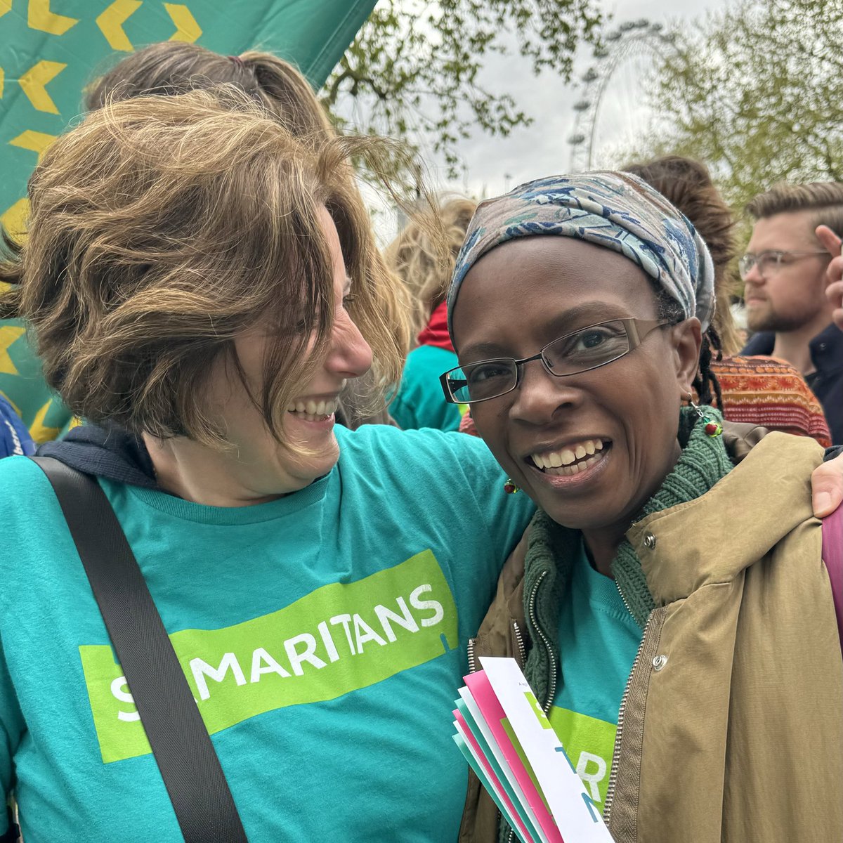 We’re having the BEST time at @LondonMarathon today 🙌 Thank you so much to all of our incredible runners - we’re in awe of you 🤩💚