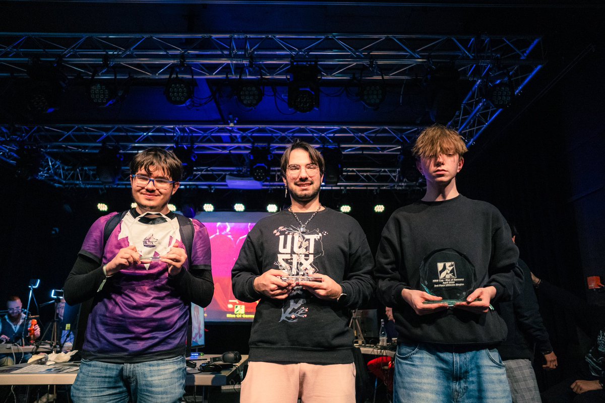 WE HAVE A NEW NRW CUP CHAMPION 🙌 Tarik wins Germany's biggest smash tournament of all time! 🏆 @TarikDee 🥈 @TapsyFR999 🥉 @VongolaPrimoKHR Thanks to all participants, see you next time! ❤️