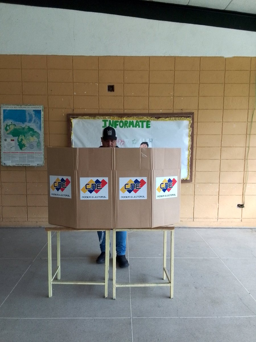 Uno más,de los sueños hecho realidad de nuestro Eterno, Comandante Chávez' Los proyectos comunales,21 de abril fiesta de la consulta popular.
Ejerciendo el derecho al voto sector las Marías 3 del  Estado @Apure_Rebel_MRT
#ComunaONada
@NicolasMaduro 
@WBenavides_MRT