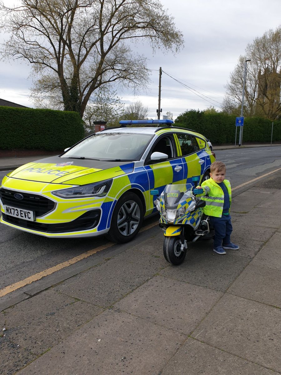 XQ71 #TrafficPCSO patrols were met with a new recruit in the making this afternoon in Swinton. Excited to show his new bike against our new vehicle, he definitely won the brightest blue light competition.