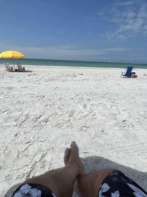 Nice Sunday, in the pool, on the beach then hanging out at my favorite beach bar. #stpetebeach #beachday<a href="/tag/beachday"class="tags"><span>#beachday</span></a><a href="/tag/stpetebeach"class="tags"><span>#stpetebeach</span></a>