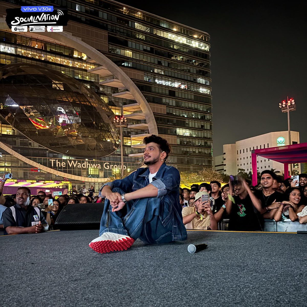 tanha_raghib's tweet photo. Pic from today event 🤩🔥

#MunawarFaruqui #MKJW https://t.co/o5348lLI5n