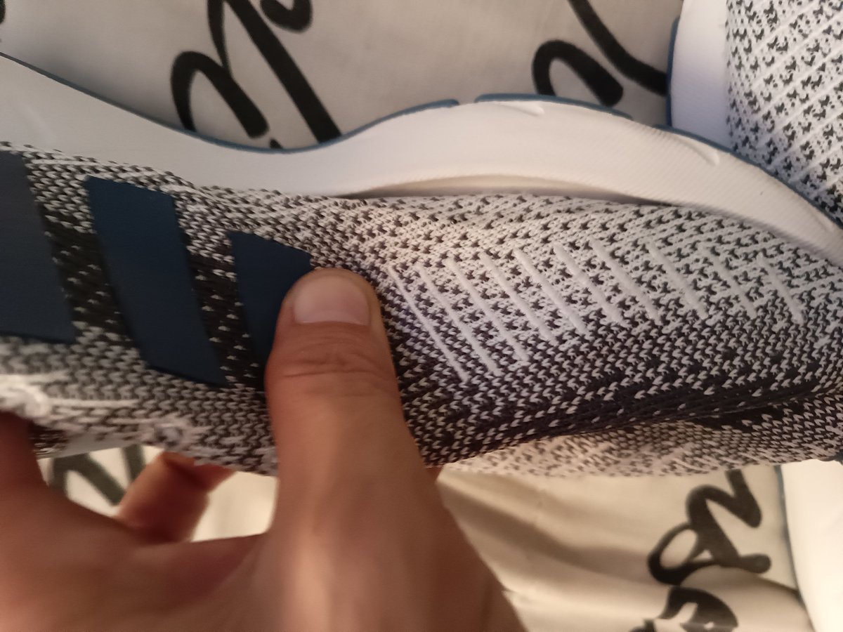 oscardewey's tweet photo. @adidasMX @adidasoriginals @adidas ¿a poco es normal que sus tenía se abran así con poco uso? Creo que ese modelo salió defectuoso o que pasó, por que me encanta la marca per pues así quedaron https://t.co/JzQOtgnEng