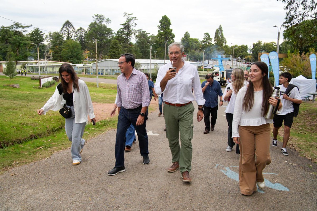 En Lavalleja diálogos y encuentros en el festival Minas y Abril. Seguimos avanzando para ganar las elecciones internas con @rbouvier10 y equipo.