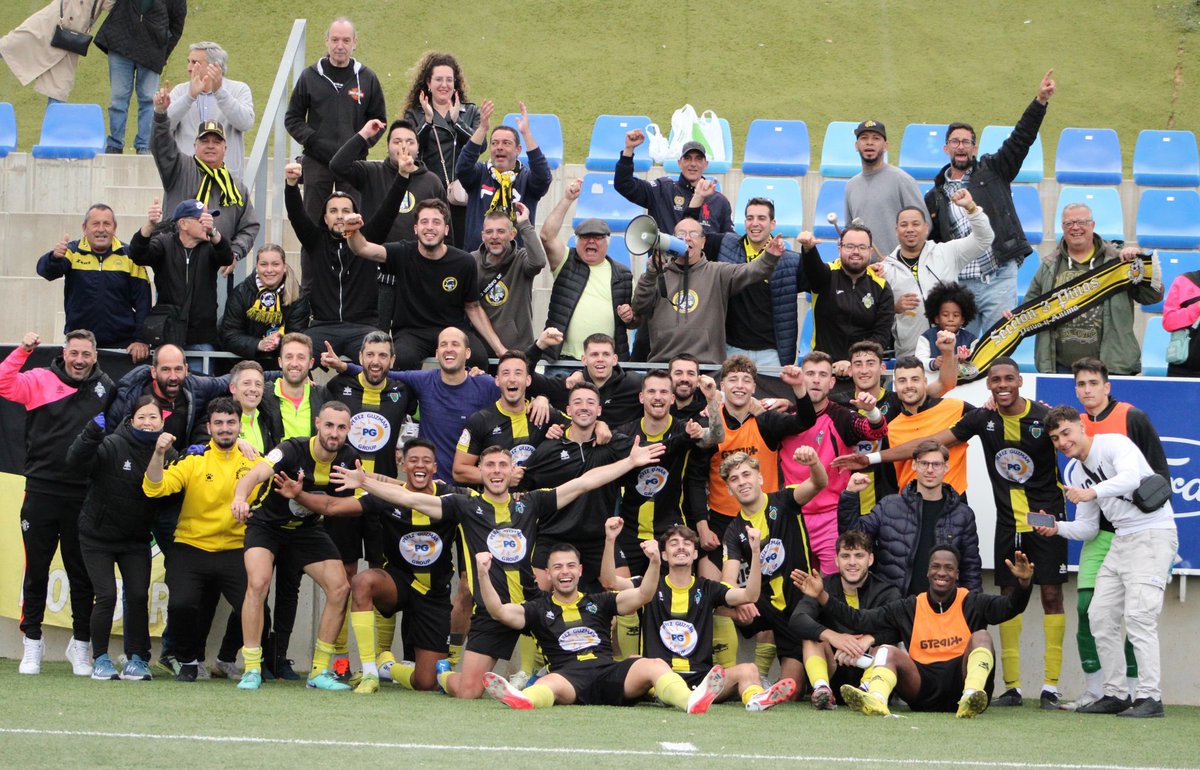 Montanyesa1927's tweet photo. 🟡⚫️ VICTÒRIA: SOM UNA PINYA!!!!!! Seguim en la batalla! @Irreductibles9b 
📸 @SergiPhoto https://t.co/xs4XxFS1fk