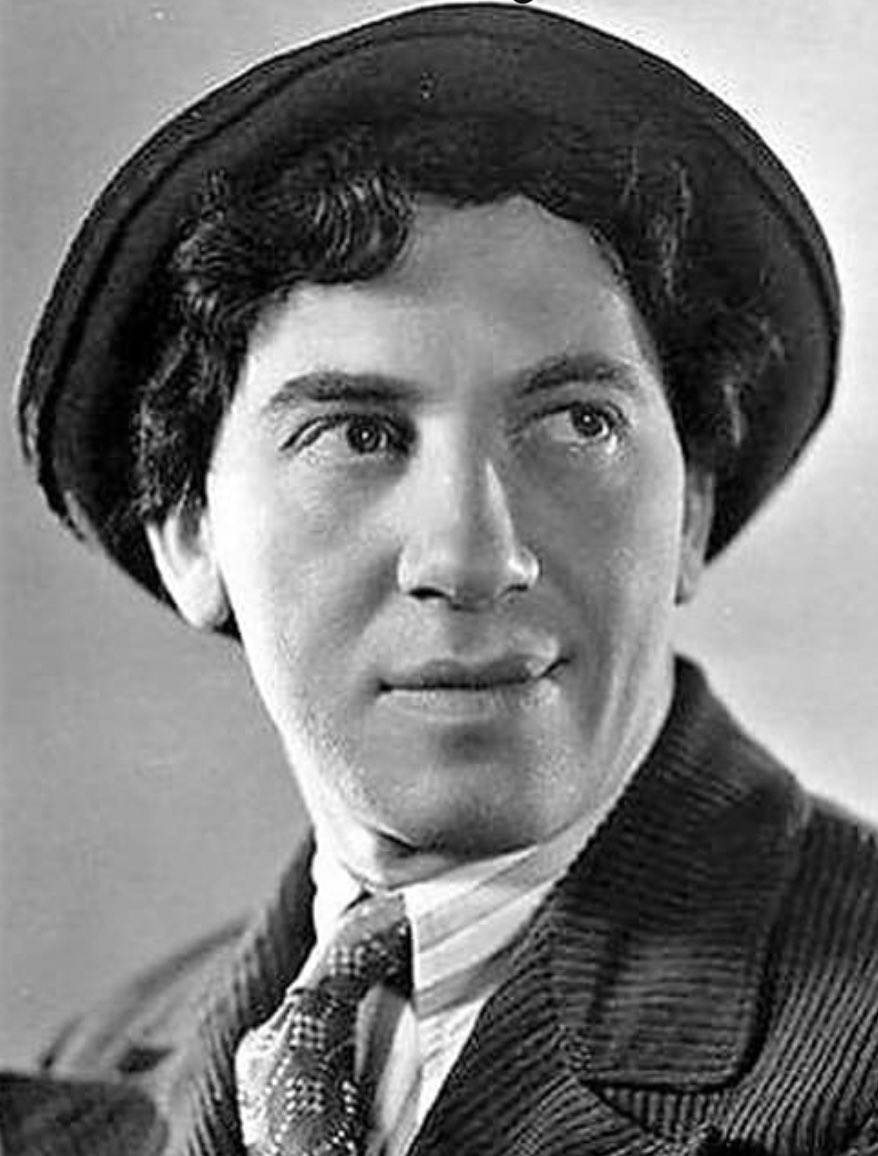 Chico Marx was a skilled pianist who could play the piano by ear? His talent for music was not only showcased in the Marx Brothers' films but also in his solo performances and recordings. #ChicoMarx #MusicalMaestro #MarxBrothersTrivia