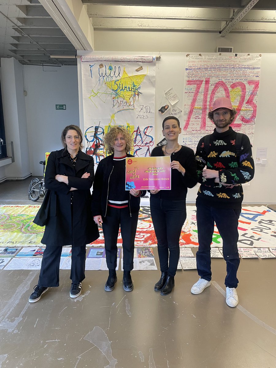 DelphineHouba's tweet photo. Fin de cette merveilleuse exposition collective qu’est #CarteDeVisite. Pendant 3 jours, les travaux de plus de 300 artistes ont enchanté le public. Bravo à Erik Gonzales Brinck pour le prix du jury. #brusselsculture #brussels https://t.co/U1DEboxYRi