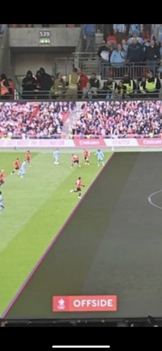 davejsports's tweet photo. Talking point @EmiratesFACup should be need for Wenger Offside Proposal @TheIFAB @FIFAcom when any part of body even then ONSIDE . Calling a toe offside bad for game @MenInBlazers @worldsoccertalk #wengeroffside https://t.co/pK21QdLazs