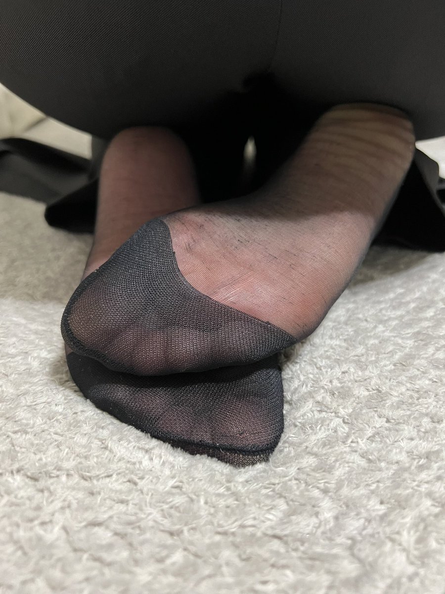 Sanal seansa gelip arkadaşımın ayaklarını temizle aciz köpek 🐶
#köle #slave #finansalkole #fetish