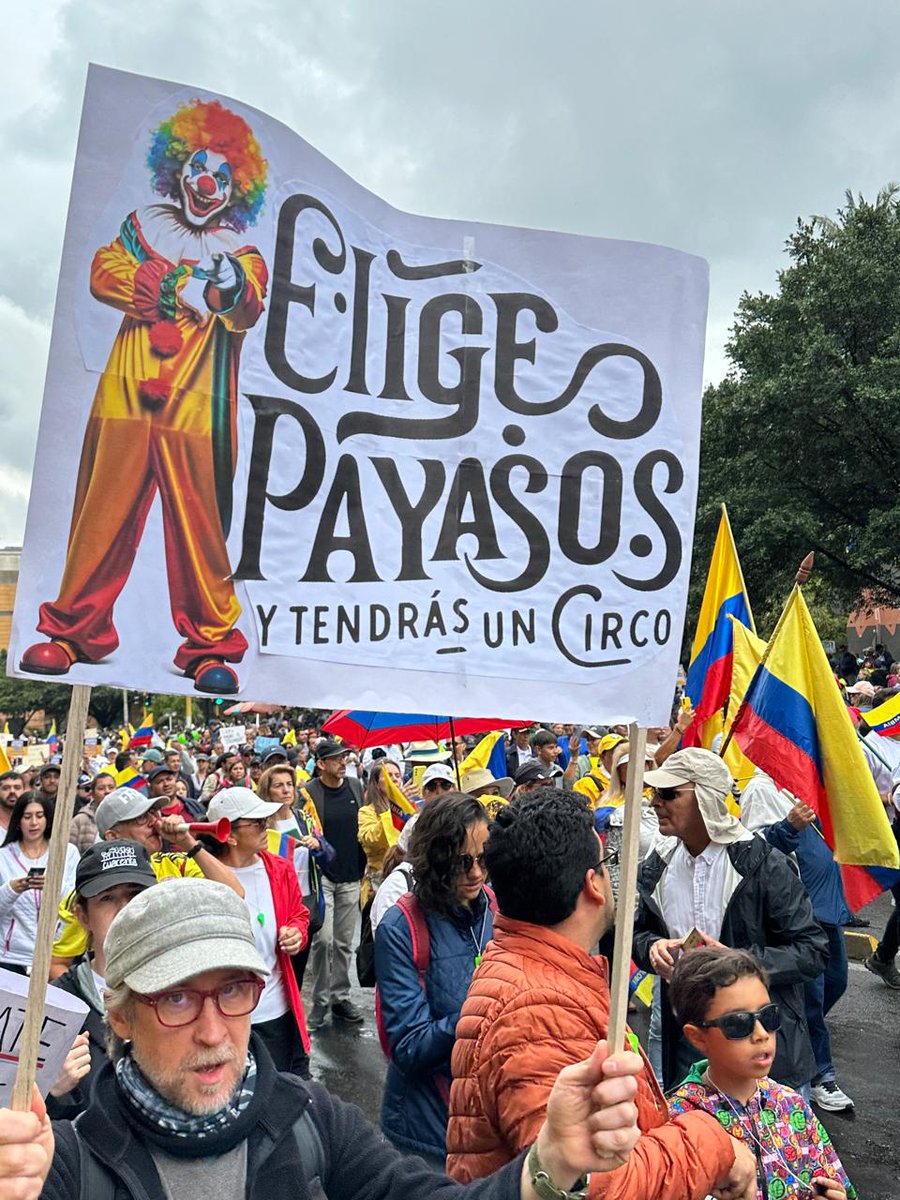 Lopera_Zea22's tweet photo. Oiga PAYASO @petrogustavo le hablan. https://t.co/1yPqlv8TlO