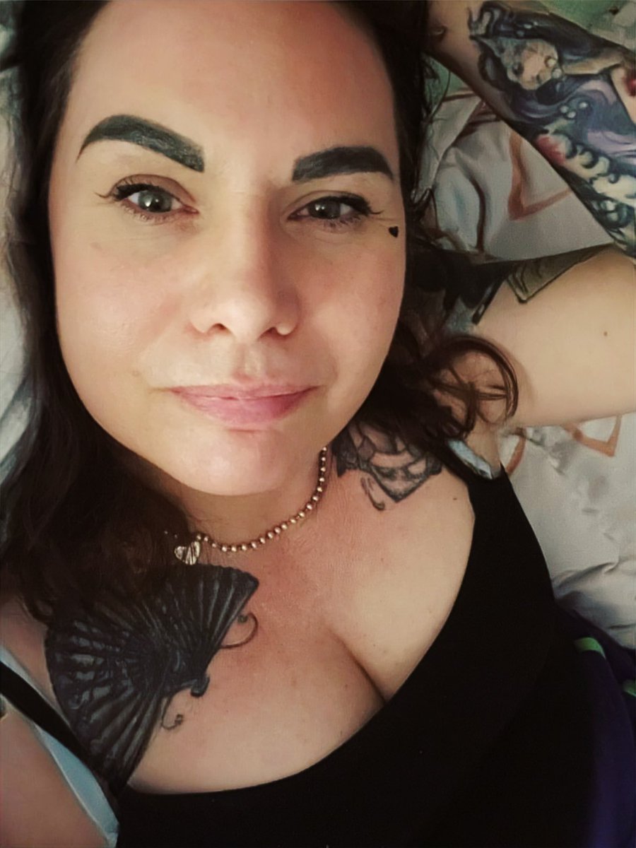 chiaravonfa's tweet image. Hab 5 Stunden Bestzeit beim Marathon erreicht.

Golden Girls Staffel Marathon. Liegend mit Kohlehydrat Eskalation im Bett

Bussi auch an alle anderen Sieger*innen #VCM2024