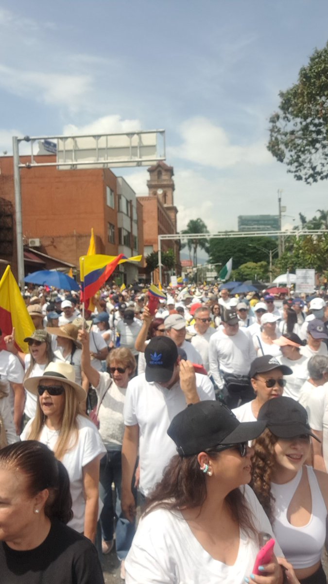 Solo para recordarles que hoy Colombia 🇨🇴 marcha contra el castro chavismo de 💩