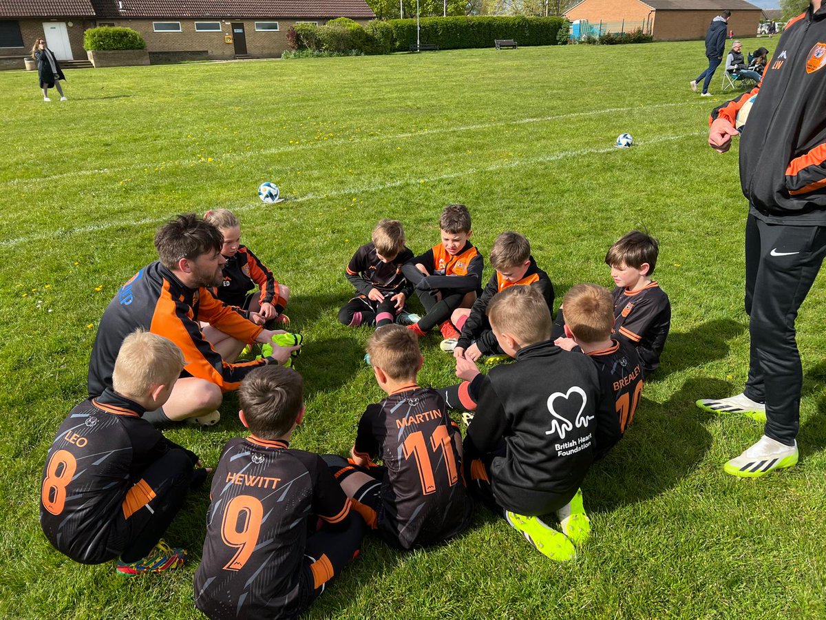 Sometimes kids do sit and listen 🤣⚽️