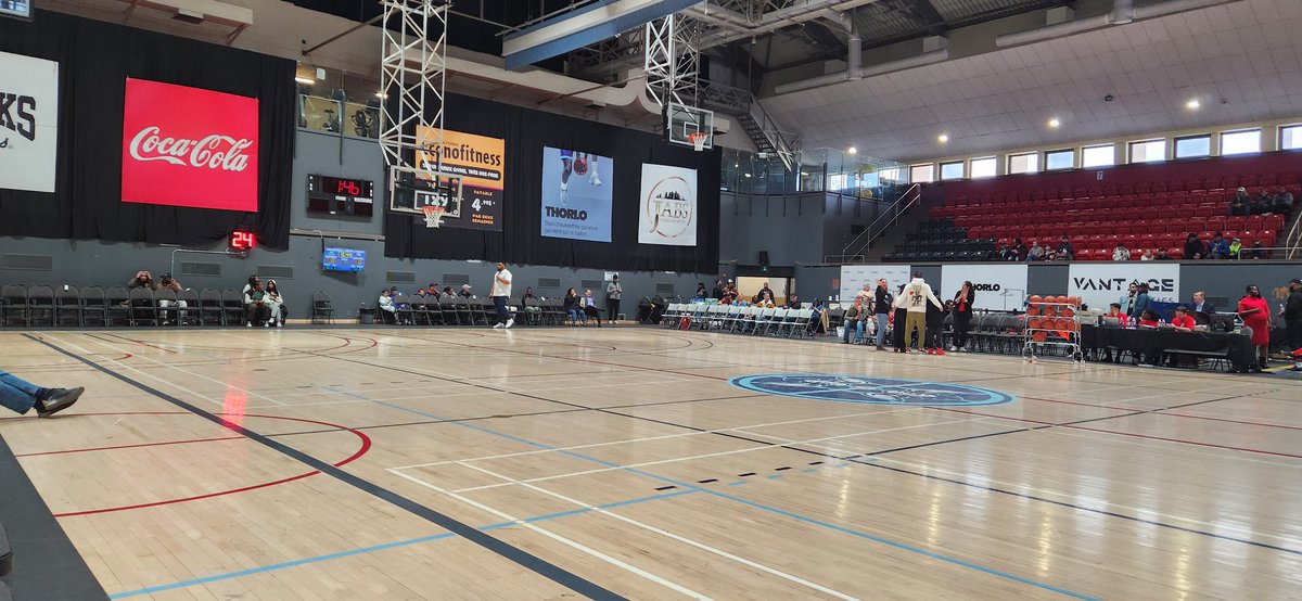 franbeau6's tweet image. En attente pour la partie du #Toundra #basketball