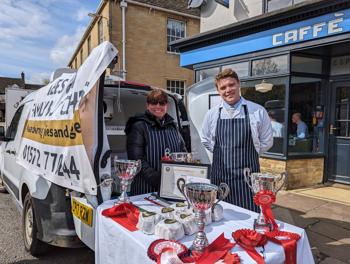 An afternoon of stalls, festivities, corgis and the Royal statue #Oakham