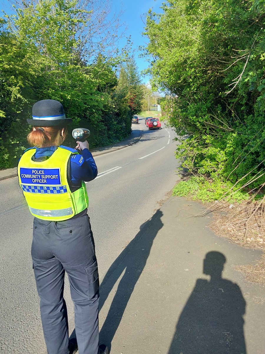 Another Community Speedwatch conducted by Halesowen NHT this afternoon on Brook Holloway in the Cradley & Wollescote area. Disappointing to see so many of you speeding. #slowdown