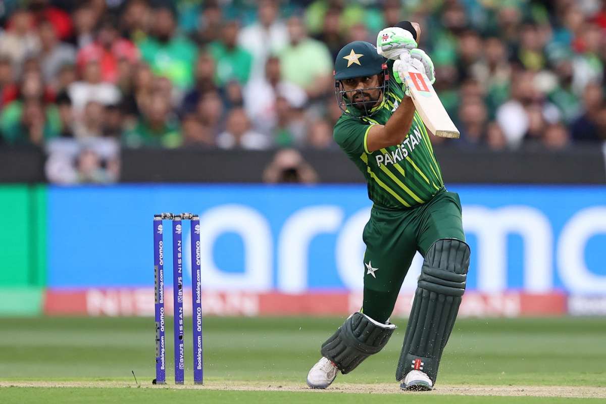 #PAKvNZFastest to hit 400 fours in Men's T20I:

🇵🇰 𝟭𝟬𝟱 𝗶𝗻𝗻𝘀 － 𝗕𝗮𝗯𝗮𝗿 𝗔𝘇𝗮𝗺 👑 
🇮🇪 134 inns － Paul Stirling

The KING becomes only the 2nd man and the quickest to 400 fours in T20I, taking 29 lesser innings 🐐🤯.