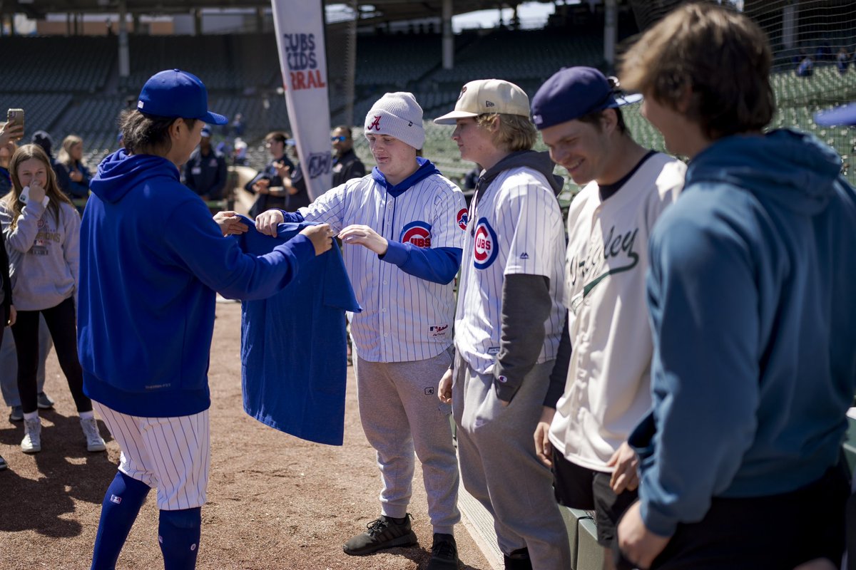 Cubs's tweet photo. Update: The homies met Shota 🤝

@obvious_shirts | #YouHaveToSeeIt https://t.co/S5mNWJoaL9