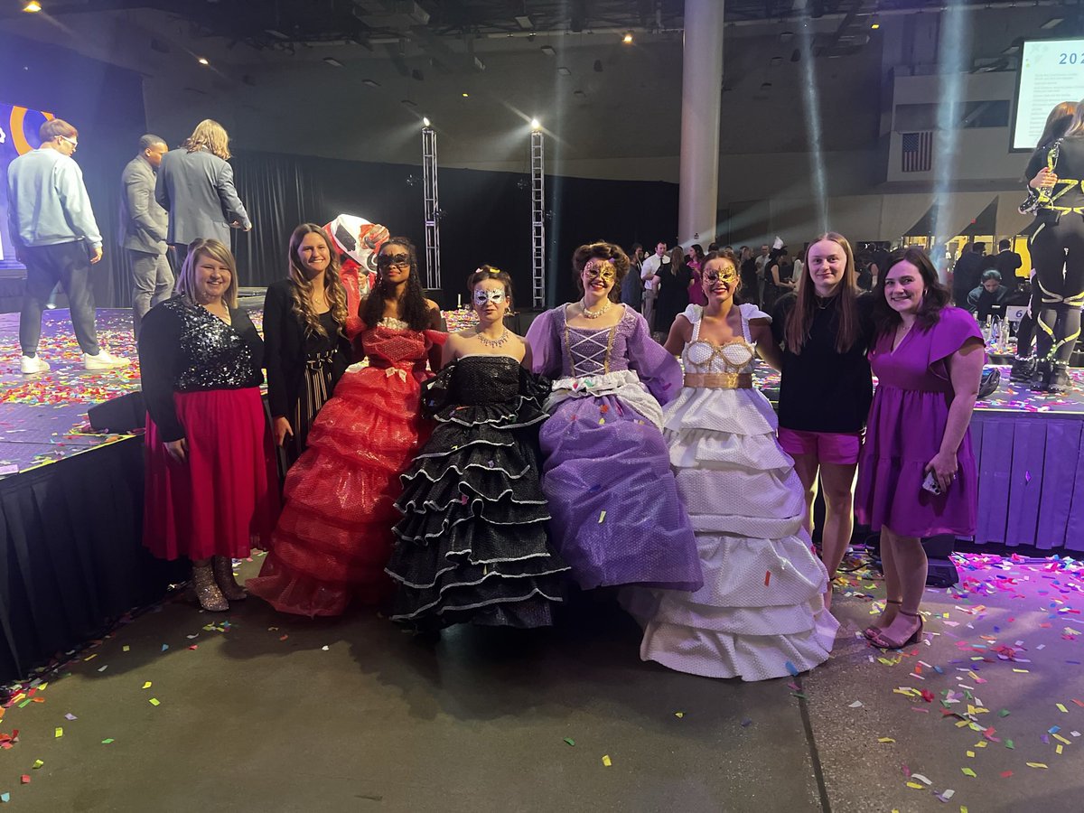 missbishopfcs's tweet photo. Another Bubble Ball in the books for NHS Fashion! Over 1,000 people got to see their designs come to life on the stage.  900k+ raised for @childserve! Thanks for letting us be a part of this incredible experience! Love that our students get this opportunity 💕 #bubbleballdsm https://t.co/qQ2UmAbRPl