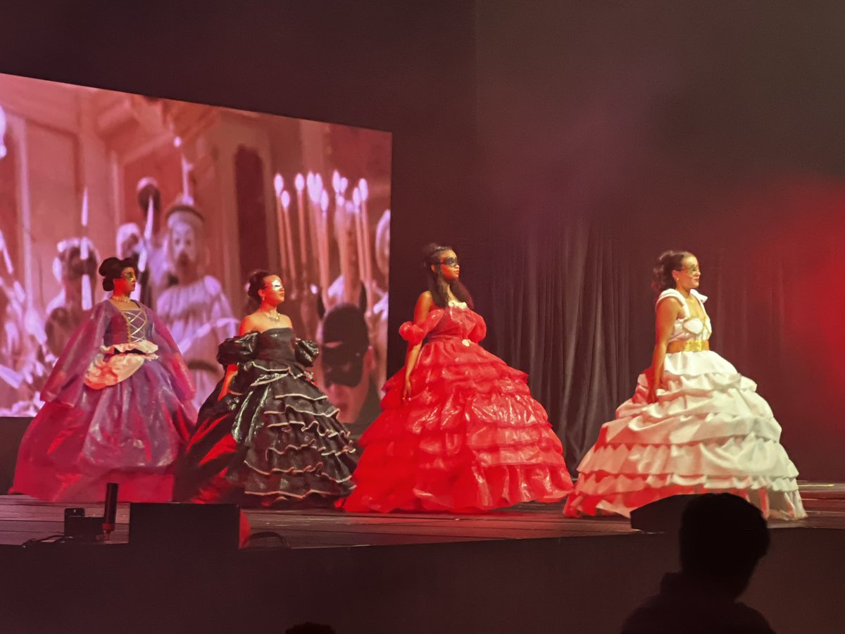 missbishopfcs's tweet photo. Another Bubble Ball in the books for NHS Fashion! Over 1,000 people got to see their designs come to life on the stage.  900k+ raised for @childserve! Thanks for letting us be a part of this incredible experience! Love that our students get this opportunity 💕 #bubbleballdsm https://t.co/qQ2UmAbRPl