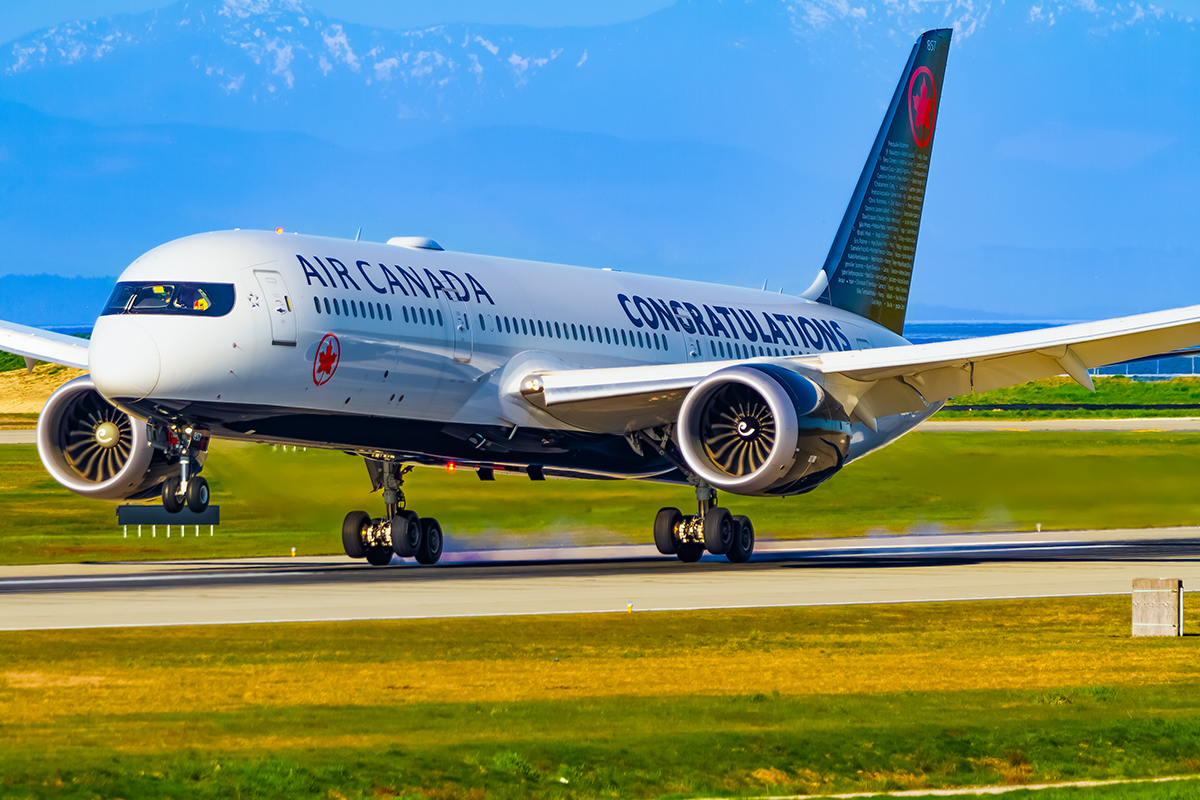 🔴  Air Canada has painted a Boeing 787-9 with a special livery to recognize the excellence of its employees in 2024. The aircraft sports big 'Congratulations' titles on both sides of the fuselage. 🇨🇦✈️ #Airways #News 

📸: Sebastian Parnell