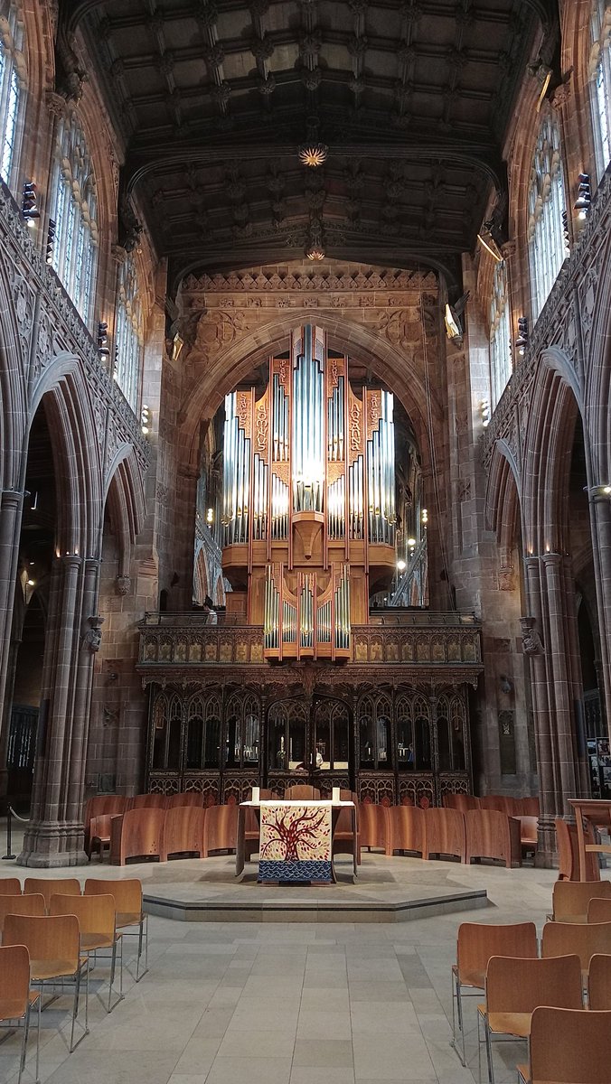 A pleasure to attend @ManCathedral for Festal Evensong for the Feast of St George. @GraceREThomas @BishMiddleton @deanroggovender . Wonderful singing by the voluntary choir 🙏