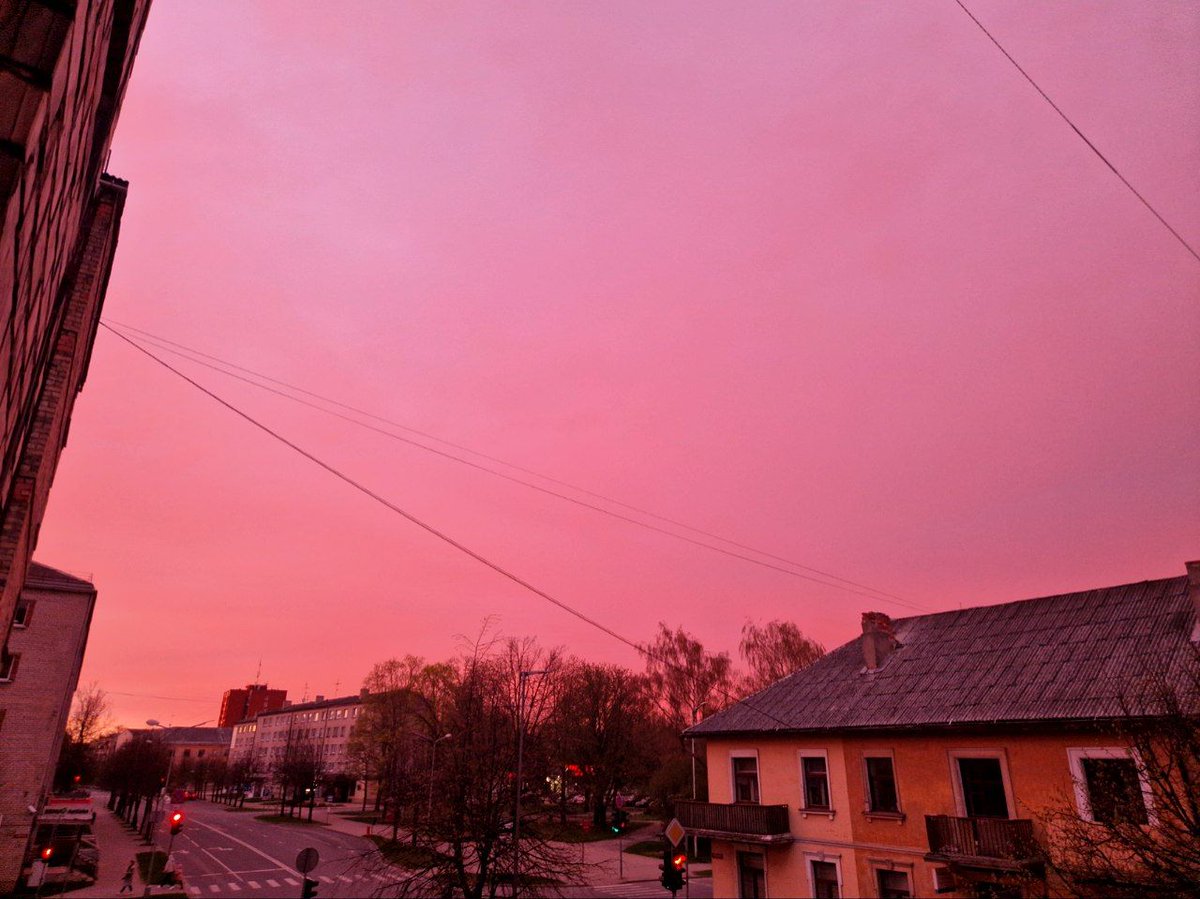 MeteoLatvia's tweet image. Šovakar ļoti sārts saulriets Jelgavā.

#saulriets #pavasaris #aprīlis

@LVGMC_Meteo