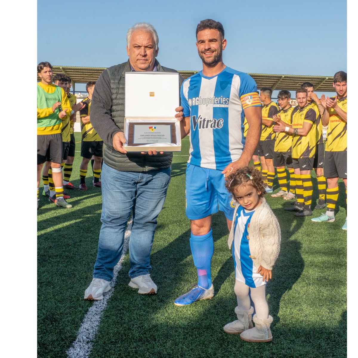 CDMurense's tweet photo. Avui, i amb el número 5 a damunt la camiseta, ha jugat el seu darrer partit en Joan Jordi Tauler. Constant en les 5 darreres temporades encara que 7 en total acumulades en el club, en Joan Jordi ha estat molt més q un jugador pel club. Ha estat i serà sempre un gran company (1/3) https://t.co/T6z2hPnsA5