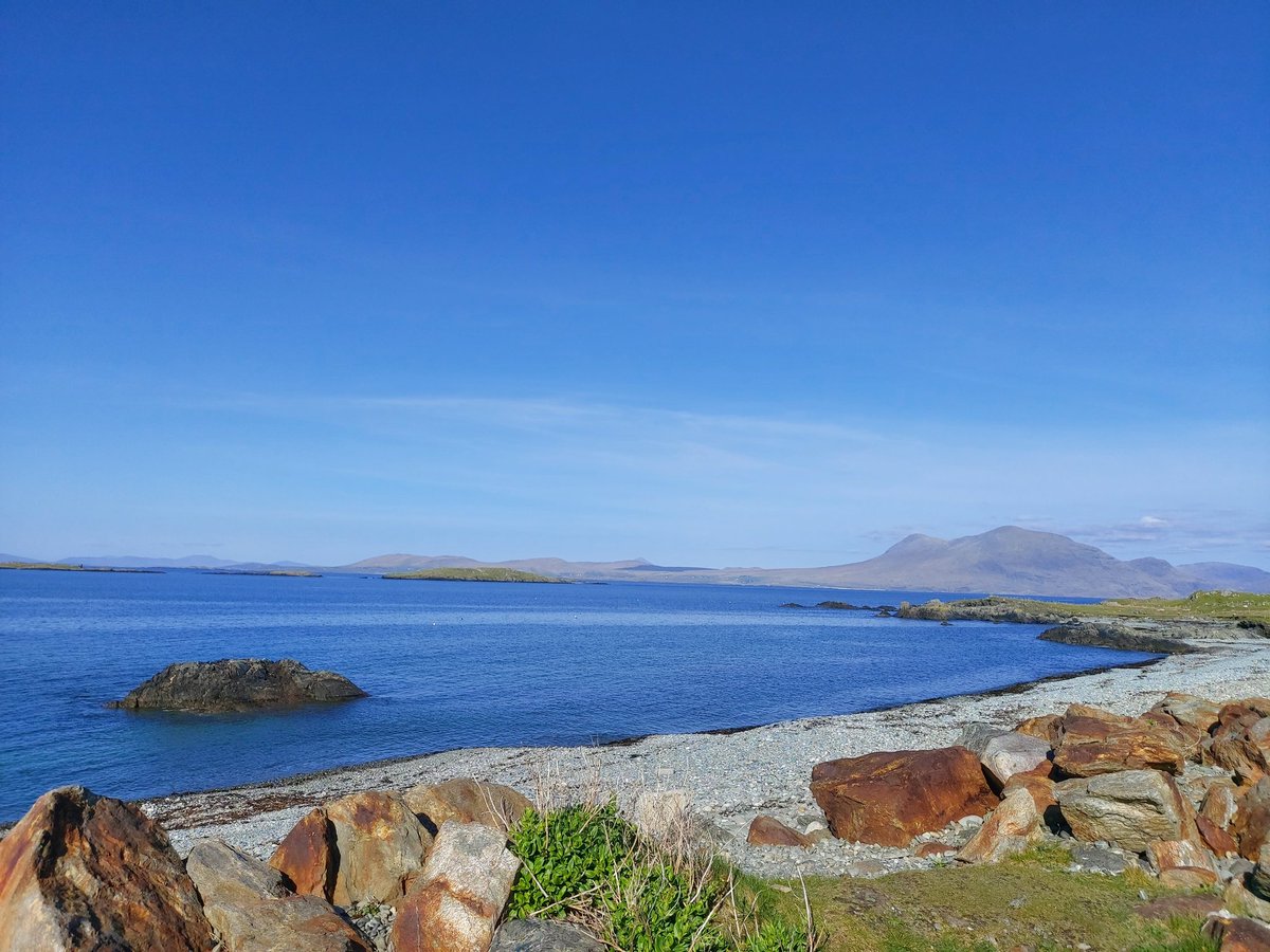 Our own beach on the shores of the #WildAtlanticWay. A restful place today 💙. Here, the only stress is on relaxation . 095 46100 • renvyle.com @ConnemaraIe @Failte_Ireland #connemara #renvylehousehotel #keepdiscovering