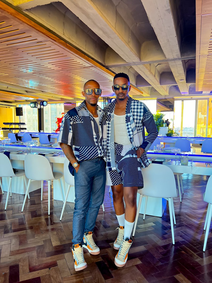 Sundays are for thingies and cute dinners with @BombaySapphire 

Fresh cuts: @TheSowetoBarber 
Ensemble: @LindaniStyling 
#sawthismadethis

@LeroyMarcN