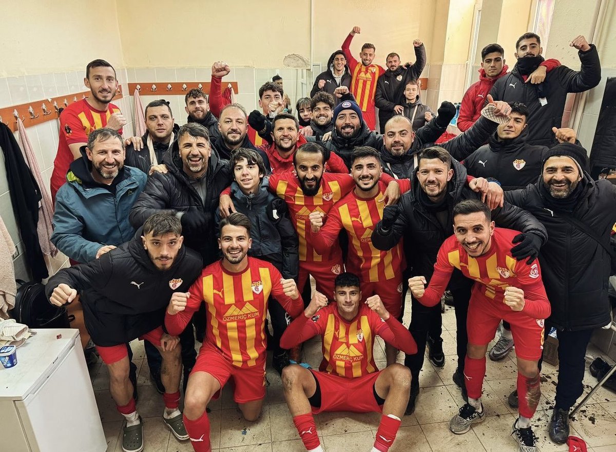 👏🏻 Başarılar #Edirnespor… 📍Bugün 25 Kasım Şehir Stadyumu’nda Edirnesporumuz ile Mardin 1969 Spor Kulübü arasındaki maçı izledik. ▪️Play - Off’larda mücadele edecek olan Edirnesporumuzu tebrik ediyor, 2. Lig yolunda başarılar diliyorum.