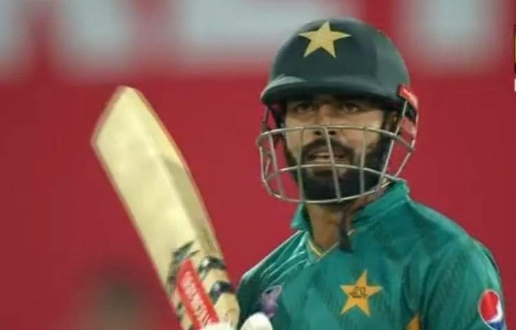 #PAKvNZ41 off 20 balls. Larkay ne akele Pakistan ko decent target pe pohoncha diya. Always say he should play up the order. No.4/5 se neechay nahi khelne chahiye iss banday ko. 

Top innings by #ShadabKhan. 👏🔥
