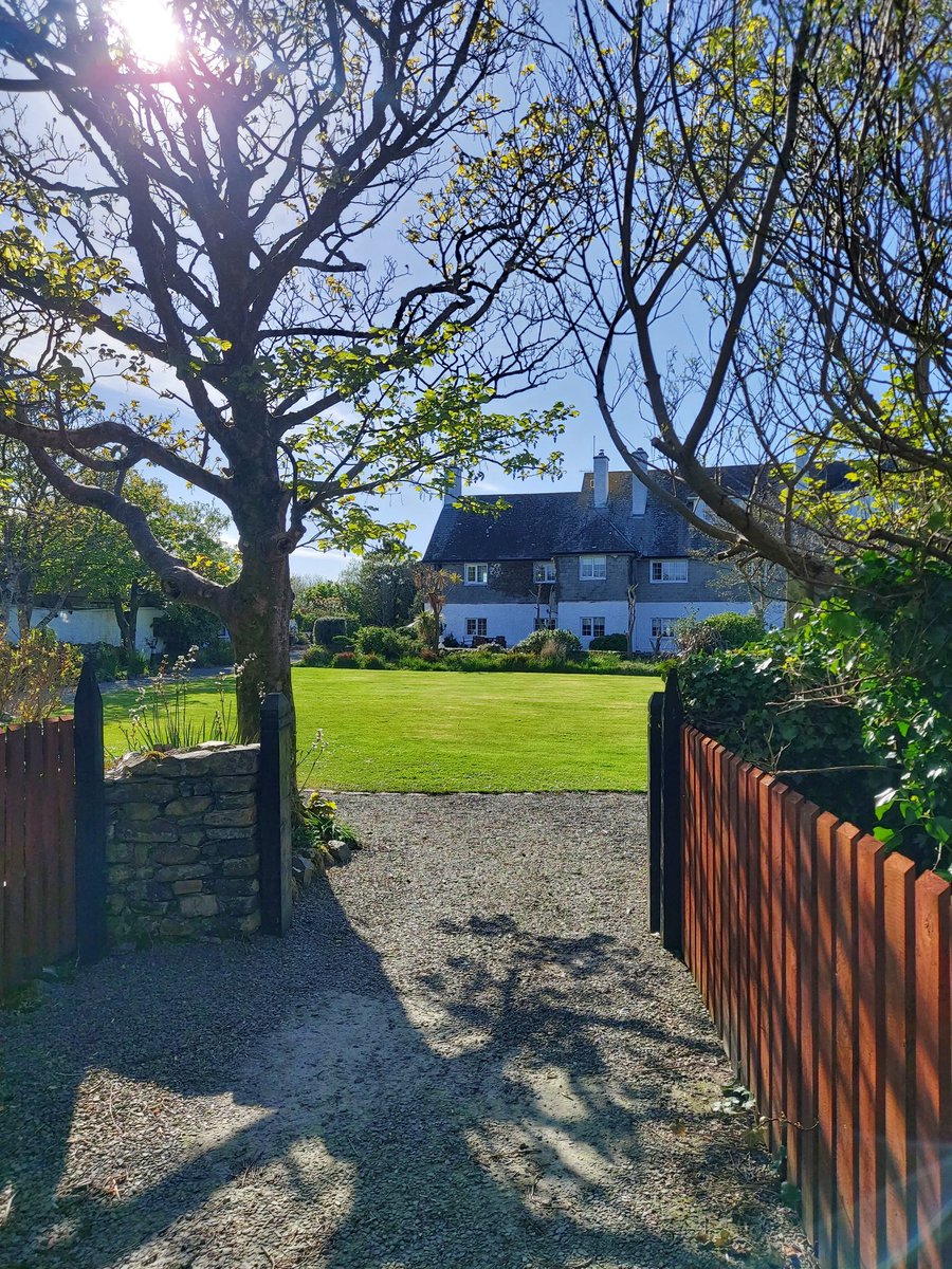 #RenvyleHouseHotel, where a warm welcome awaits you. Here, the only stress is on relaxation. 095 46100 • renvyle.com @ConnemaraIe @Connemaraloop @BLetterfrack @TourismIreland #keepdiscovering #connemara