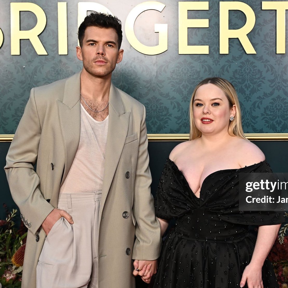 I generally do not ship them. BUT THEY ARE MAKING IT DIFFICULT FOR ME. THE HANDS! ARE YOU KIDDING ME? 

#BridgertonS3 #polin #lukenewton #nicolacoughlan