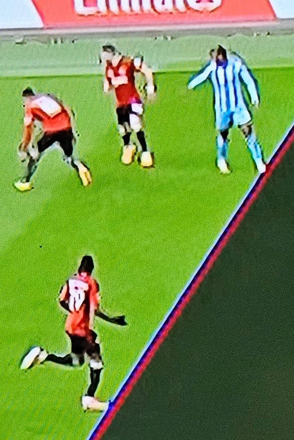 How is this an offside it's embarrassing that Manchester United robbed Coventry 😭💔