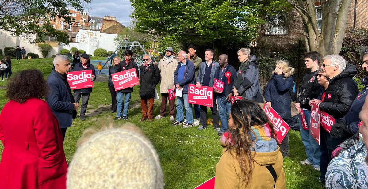 A vote for Labour on May 2 is a vote for: 🌹40,000 council homes 🌹6000 rent control homes 🌹1300 more police 🌹150,000 new jobs 🌹Free school meals made permanent Great to end a busy weekend campaigning here with teams across Battersea. #LabourDoorstep #VoteLabour🌹