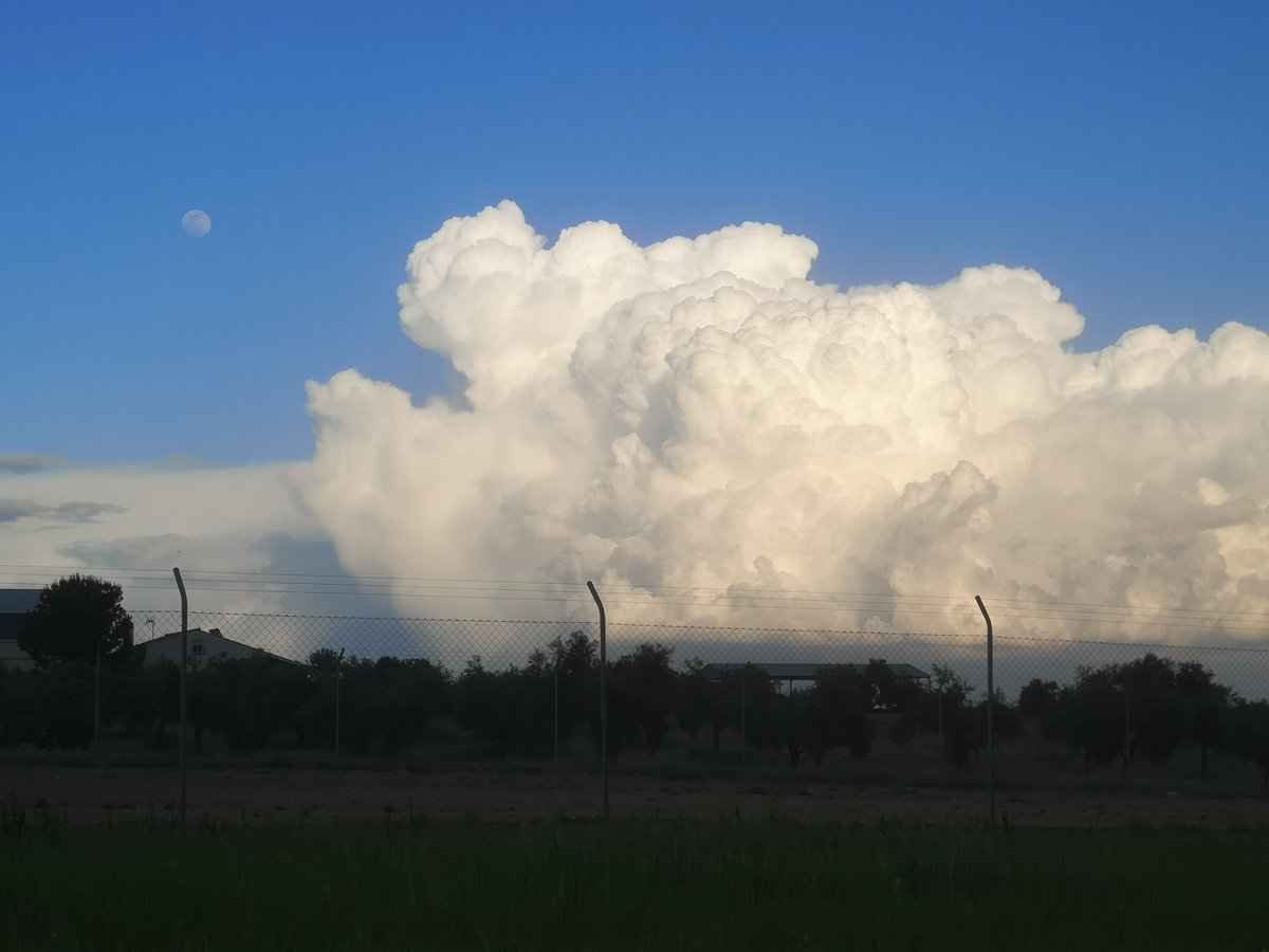 @migueKordobess @Colectivo_Meteo la tormenta de Hinojosa vista desde La Serena.