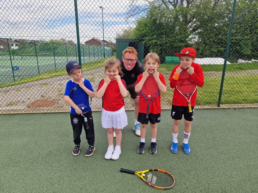 Summer team tennis kicked off this weekend 🏆

Lots of great results and most importantly, happy faces 🎾