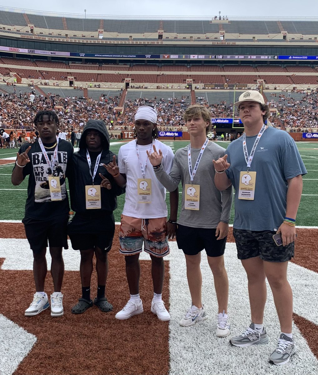 Appreciate all the love that @TexasFootball showed, I appreciate you @coachchoice @Coach_Gideon @KJJFlood for all the hospitality and they really enjoyed the spring game. From L ➡️ R @AshleyBallers @Darrellsmith_4 @iamkenzywest @case_thomas10 @gunnargoodwin