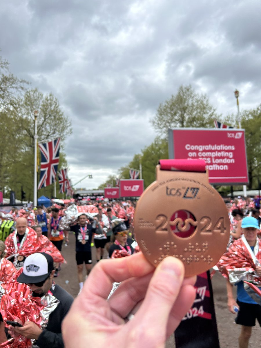 #LondonMarathon 2024. Amazing event. London at its best - the crowds and the wall of noise phenomenal. In a troubled world, this restores one’s faith in the power of kindness, compassion and community #WeRunTogether @UCLHCharity @uclh @UCLHresearch @ucl #OneTeam @UKRDLeaders