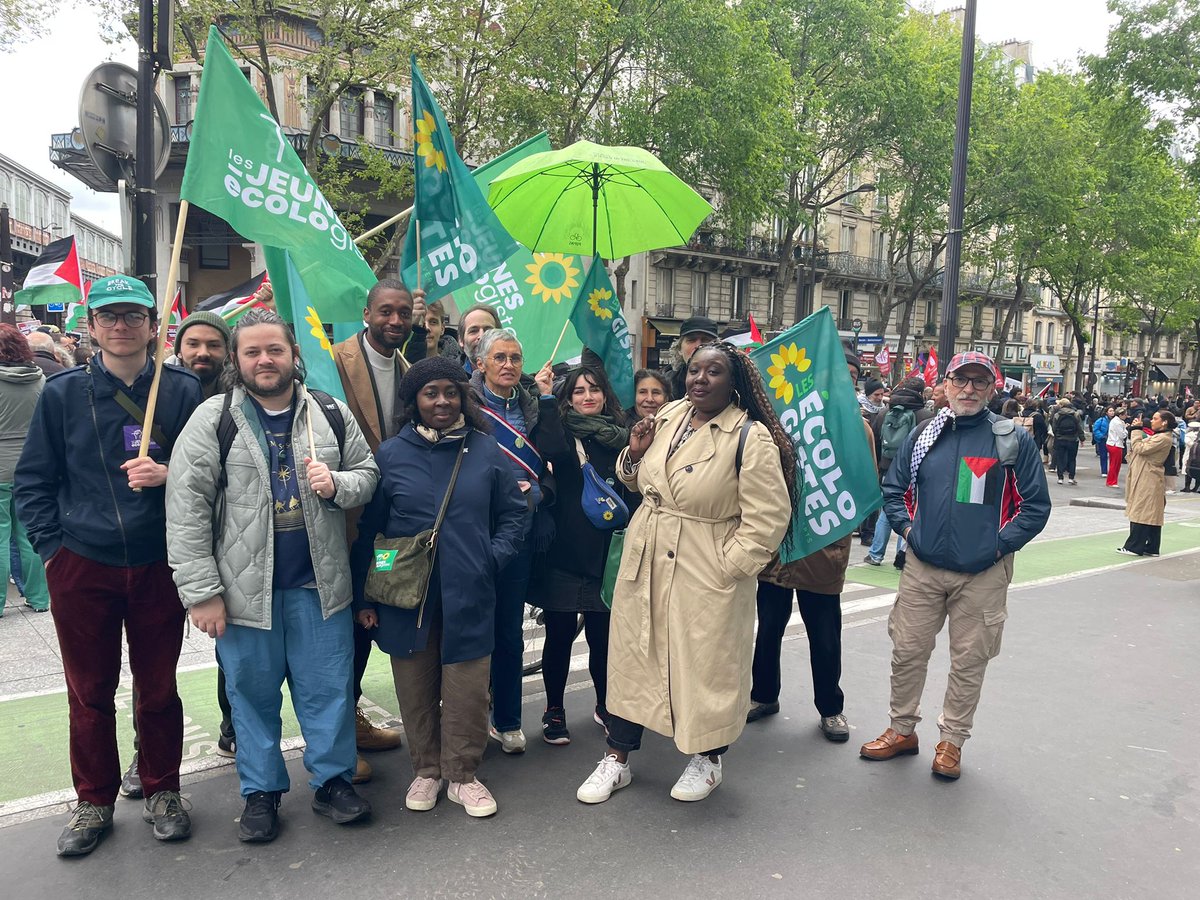 ✊Les Ecologistes étaient présent·es ce dimanche à la marche contre tous les racismes à Paris, après une tentative d'interdiction par la préfecture de Paris. #manifestation #luttecontrelesracismes