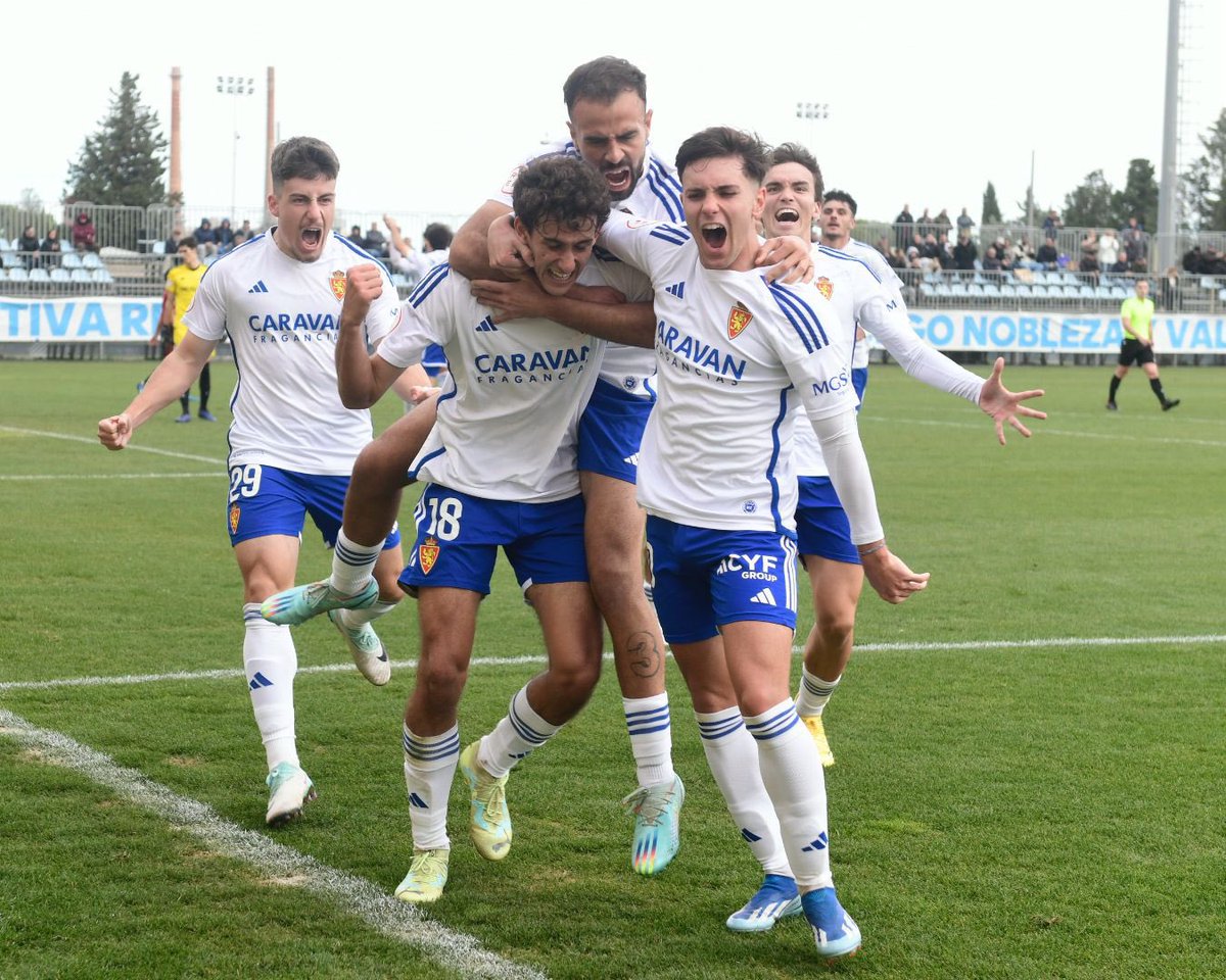 MBlanquillo1932's tweet photo. 🦁 …y lo hicieron. ¡¡El #DeportivoAragón peleará por el ASCENSO a #PrimeraRFEF!! 

🚀 ¡El equipo de Larraz cierra la clasificación matemática para el playoff tras el empate en Getxo y la derrota del Alavés B!

👉🏻 4V y 4E en los últimos 9 partidos ponen el broche a una sobresaliente temporada, a la que le queda lo mejor 😏