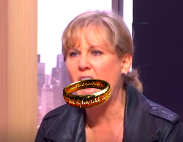 #montage2kalité

Nadine mord l'anneau