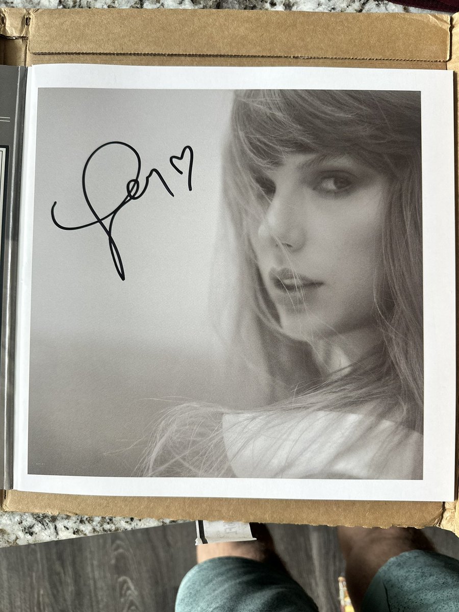MY AUTOGRAPH IS SO CUTE OMG