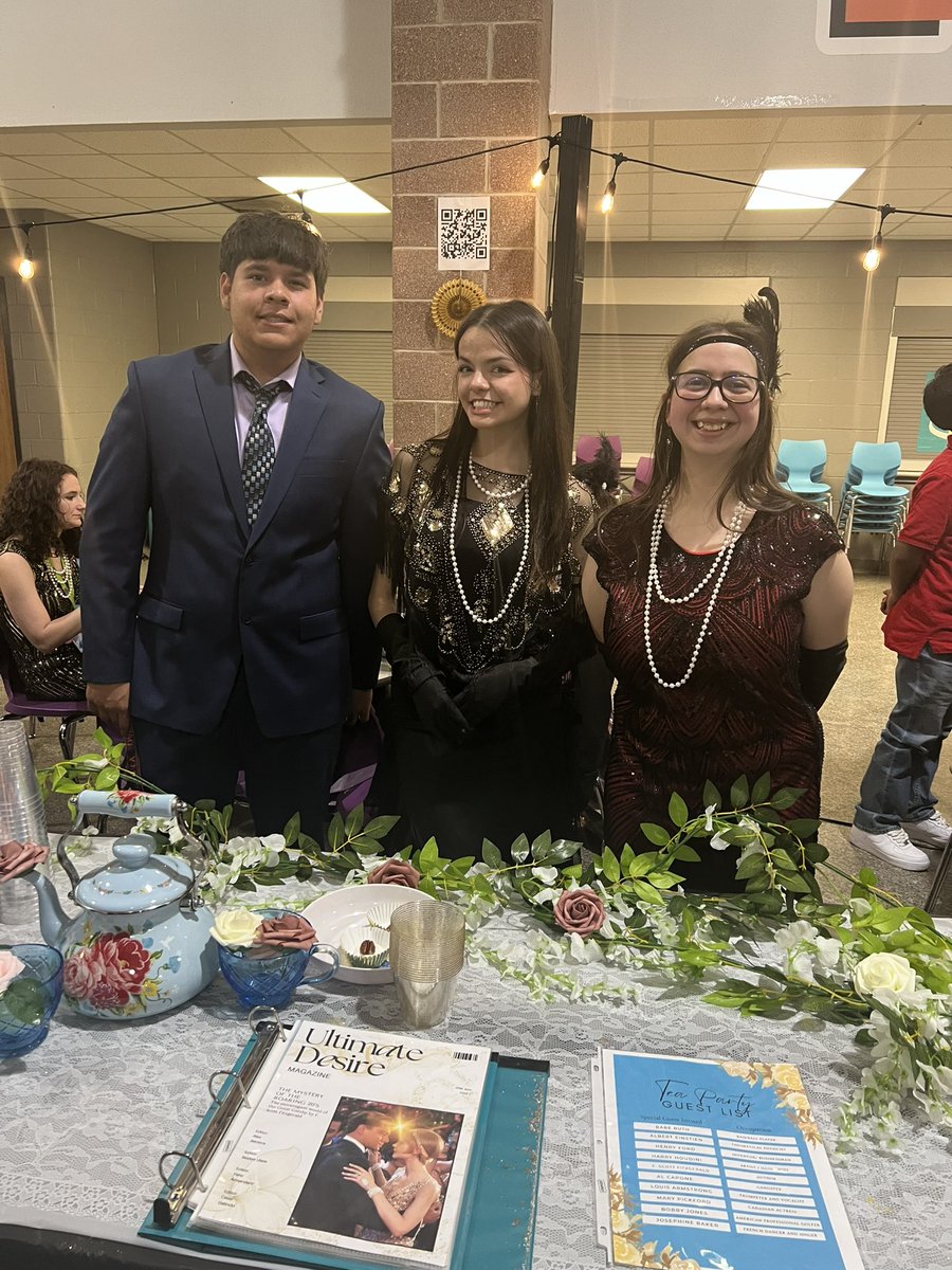 One more time, my junior class went all out last Friday to celebrate the launch of their magazines, planning a Jazz-age gala after reading and analyzing The Great Gatsby novel. #APlang #1920s <a href="/newtechodessa/">Georɢe H.W. Bυѕн New Tecн Odeѕѕα</a>