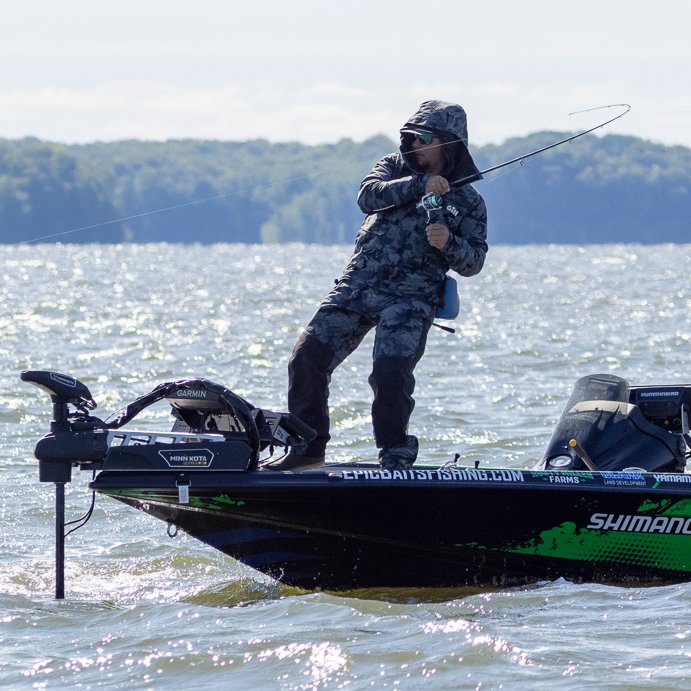 Swinging big for big money. Championship Sunday on Kentucky Lake has been a blast. Don't miss the final hour of action at @TackleWarehouse Stop 3 Presented by @phoenixbassboat on MLFNOW!